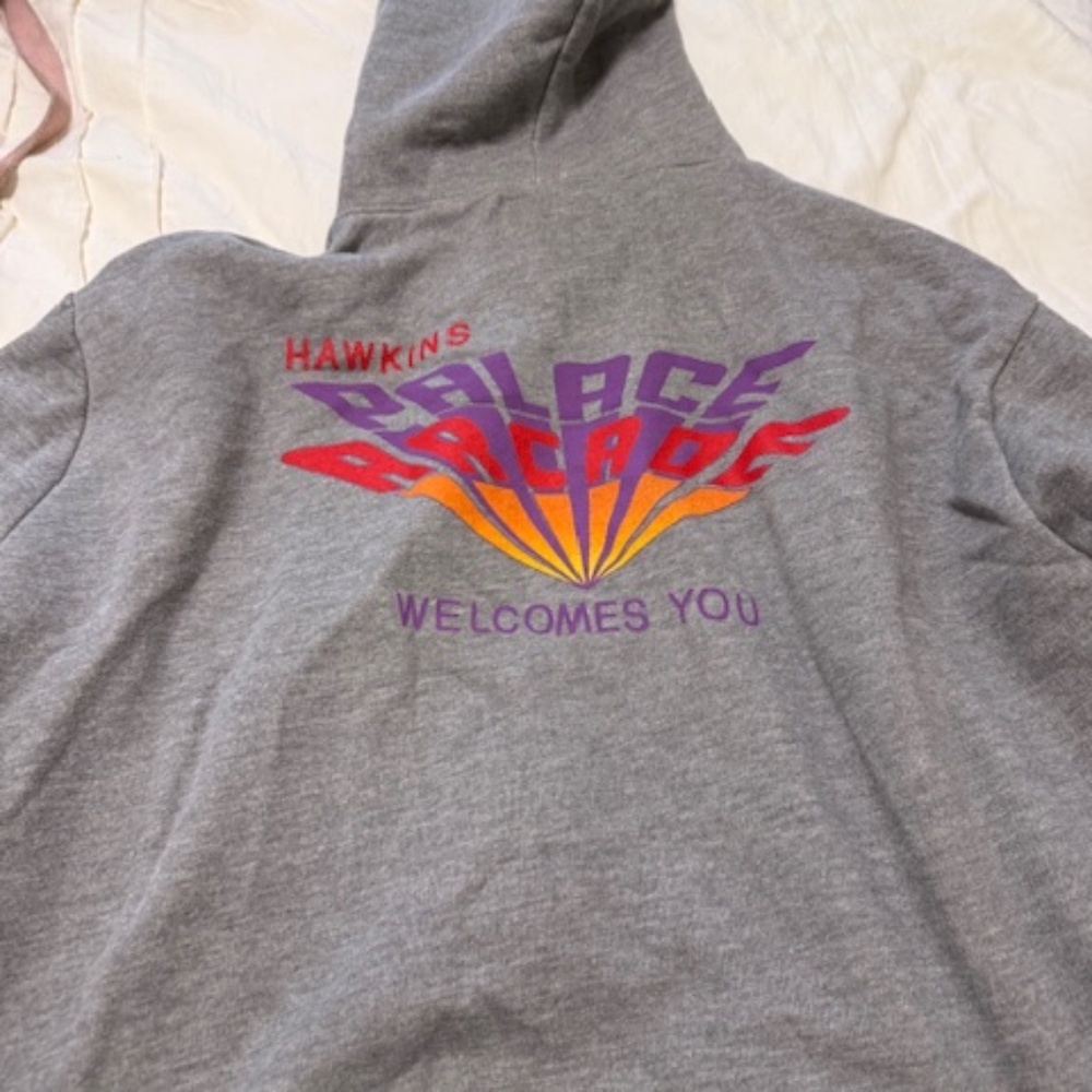 Strangers things Sweatshirt Hawkins Arcade size Medium